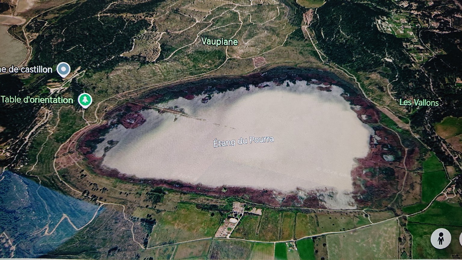 Vue aérienne de l'étang du Pourra